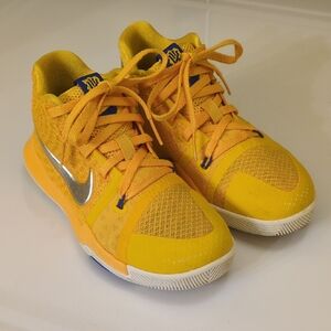 EUC Nike Kyrie 3 "Mac and Cheese" Basketball Shoes Size 13c